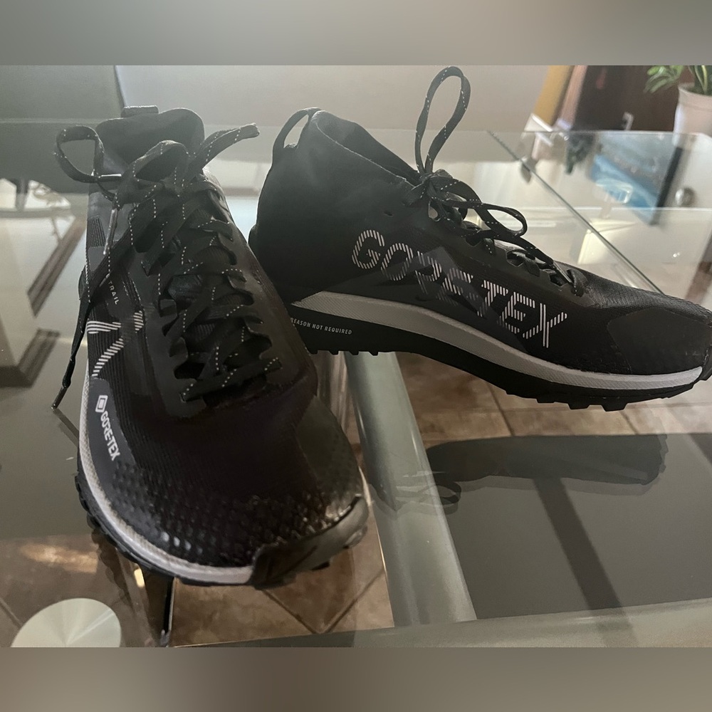 GORE-TEX Black Athletic Shoes for Women
NEVER WORN